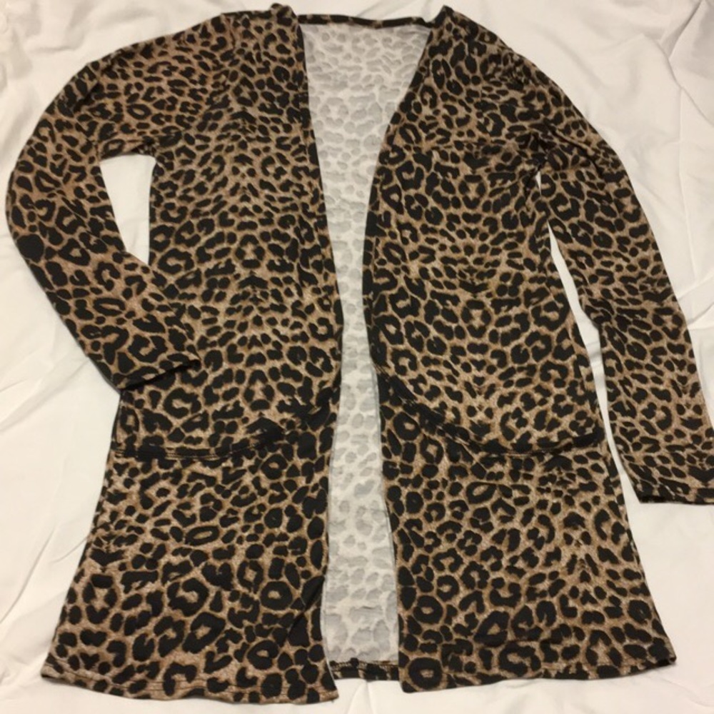 Long leopard print cardigan with pockets
